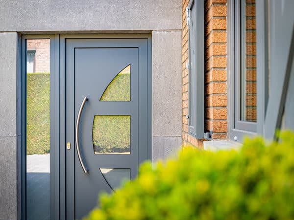 Réalisation de châssis en PVC de Kömmerling à Bierghes