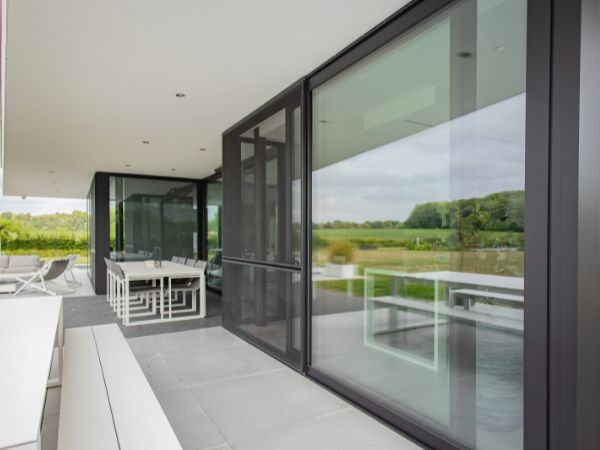 Châssis coulissant alu noir réalisation à Rebecq