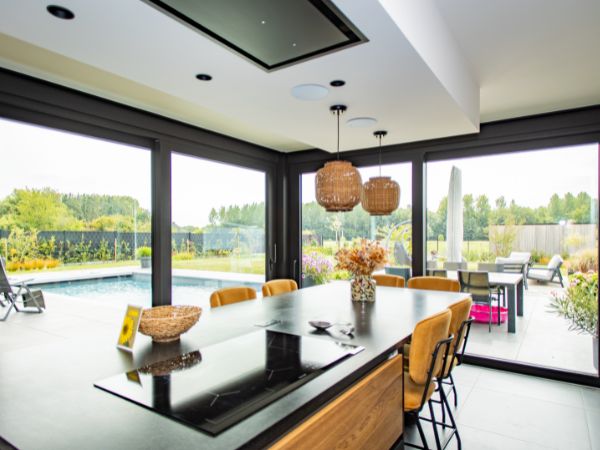 Réalisation châssis alu pour une villa moderne à Ville-Pommeroeul