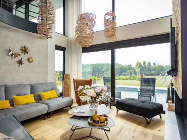 Réalisation placement de châssis alu pour une villa à Ville-Pommeroeul